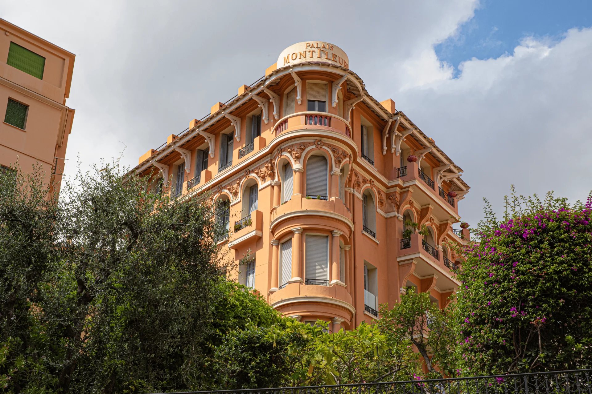 PALAIS MONT FLEURI