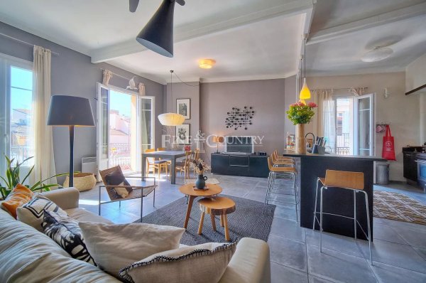 Bourgeois Apartment For Sale in Cannes — photo 2