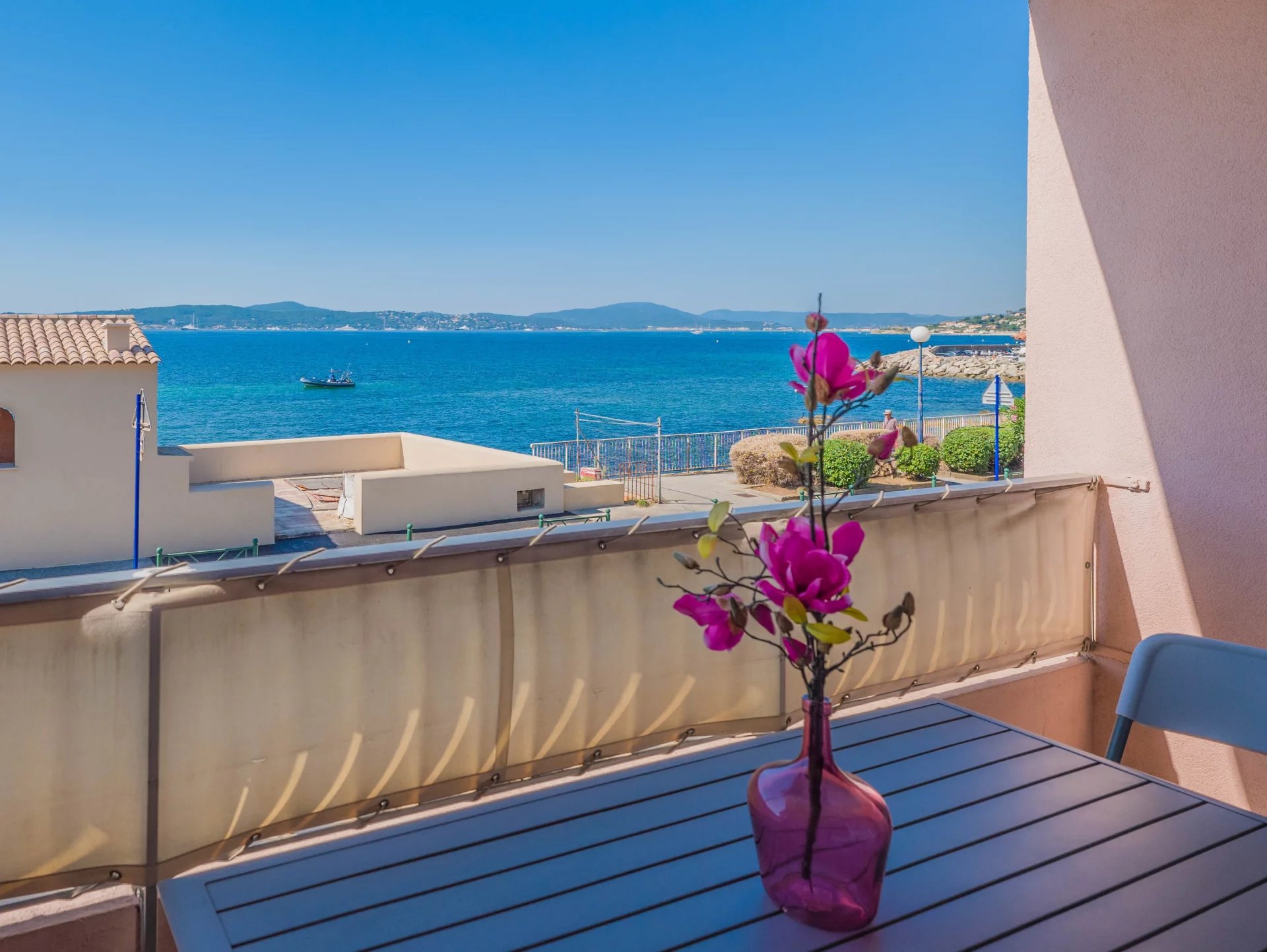 EXCEPTIONNEL APPARTEMENT EN FRONT DE MER
