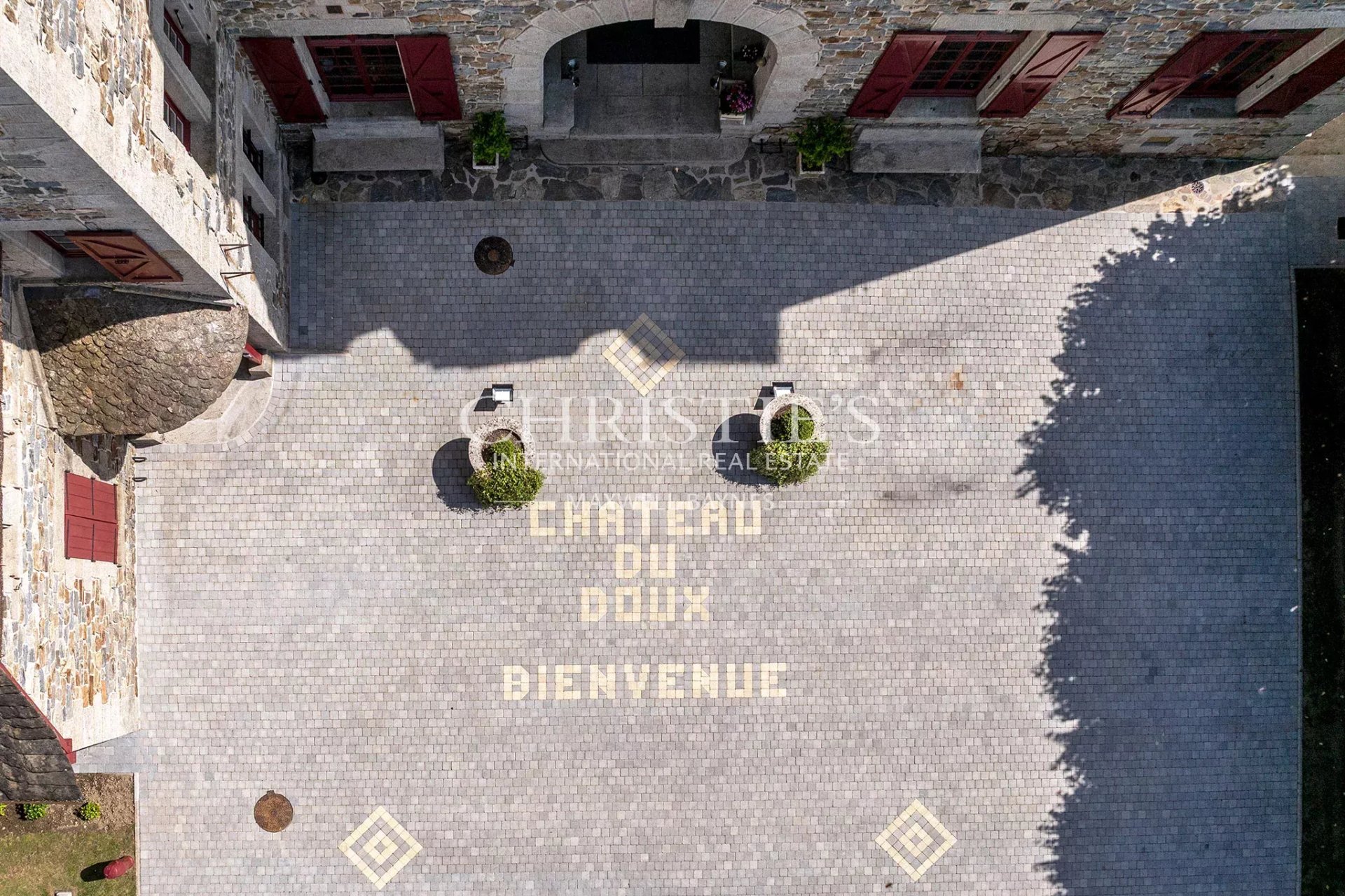 38 Bedroom Chateau's Image 108