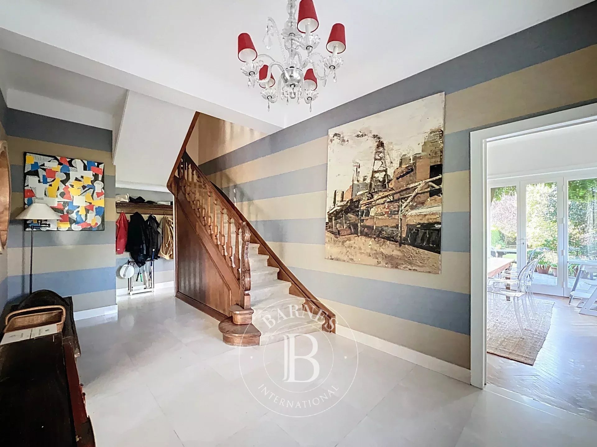 Belle Maison lumineuse avec un très beau jardin et garage