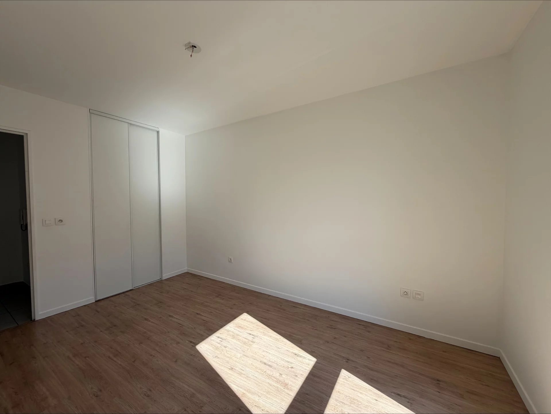 7483207 Location Bron
