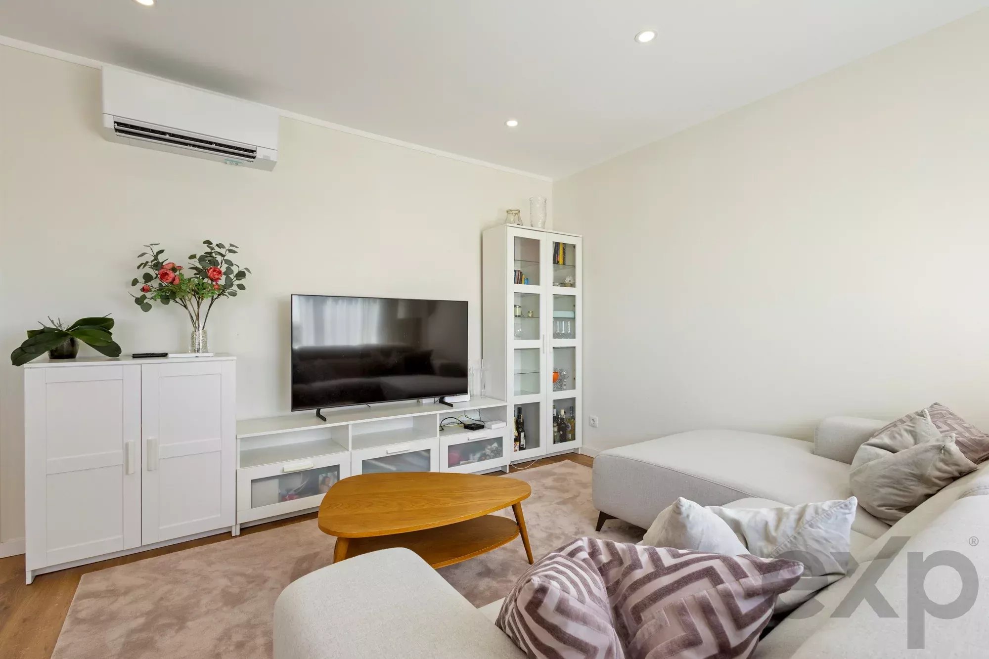 Amazing Two‑Bedroom Apartment with River View and Garage 87152839 image 13