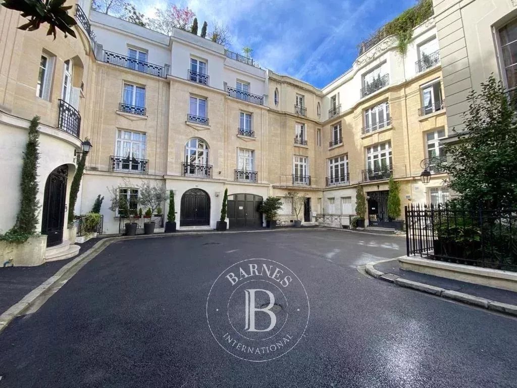 Paris  - Mansion 5 Bedrooms - picture 8