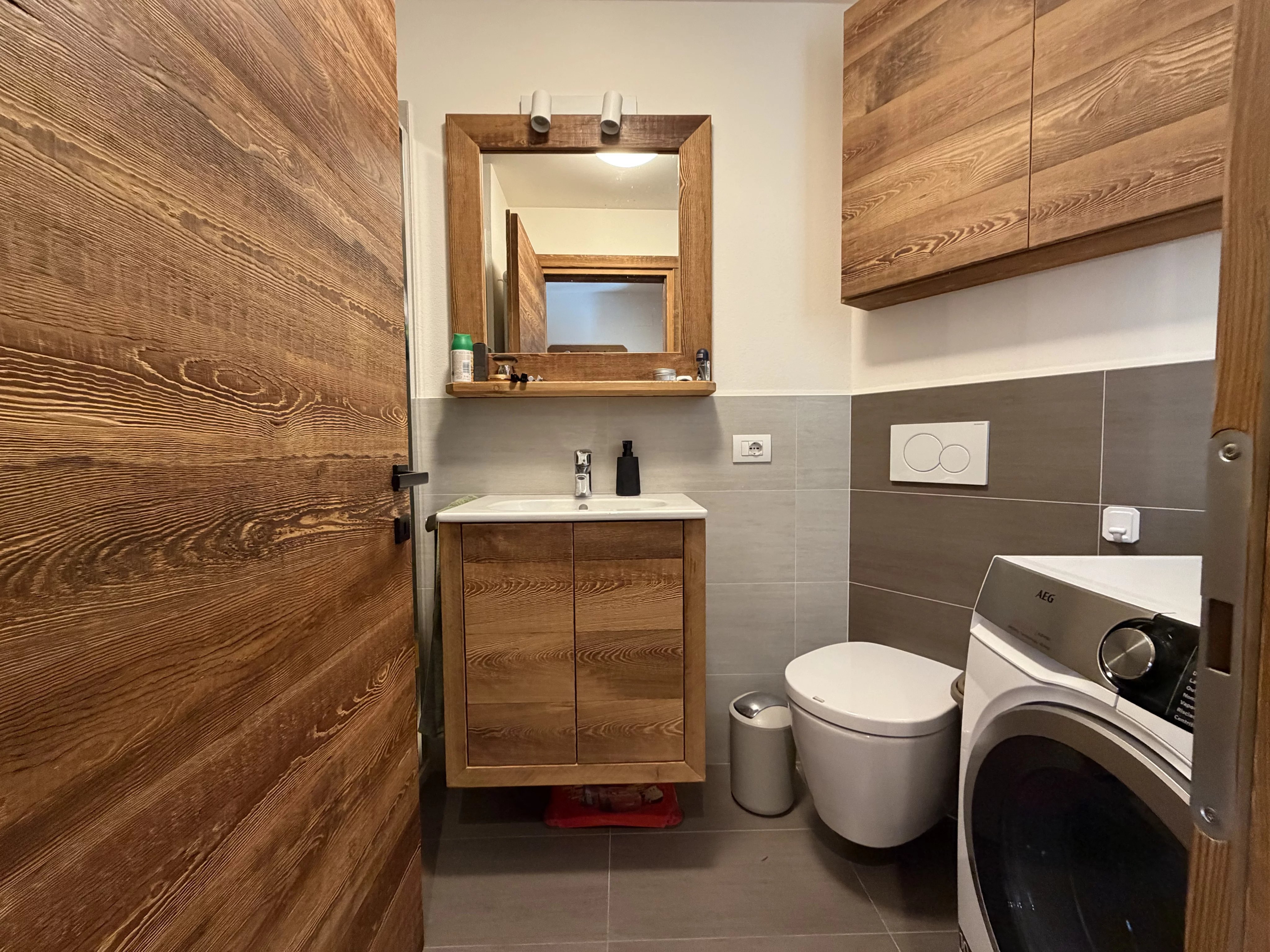 CHARMING FOUR-ROOM APARTMENT OVER TWO LEVELS WITH GARAGE — photo 20