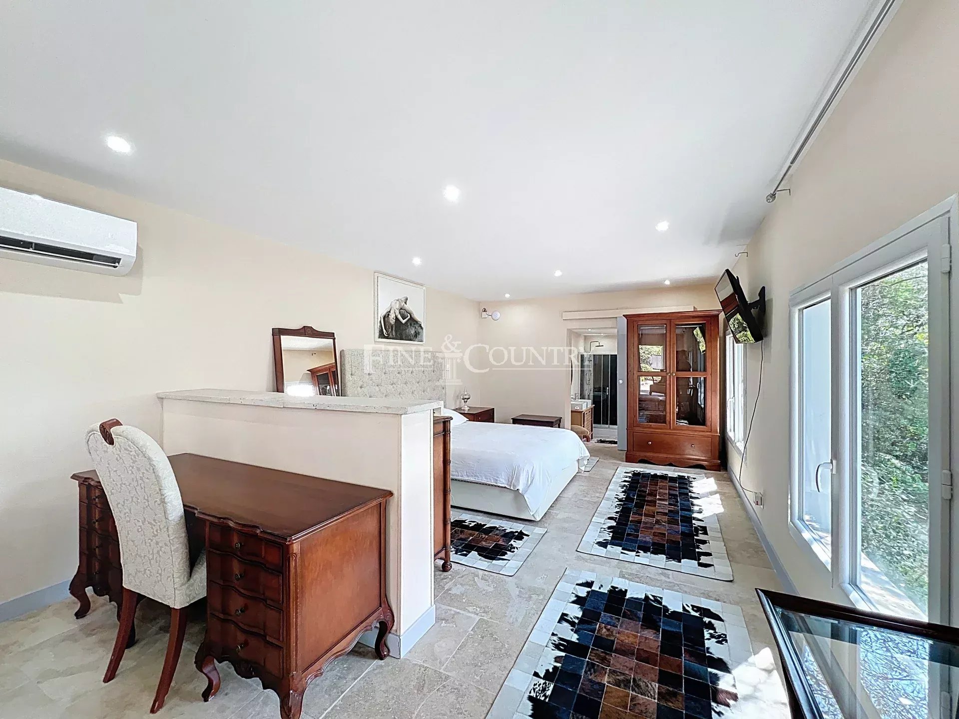 Photo of For sale Villa in Grasse with 3 apartments