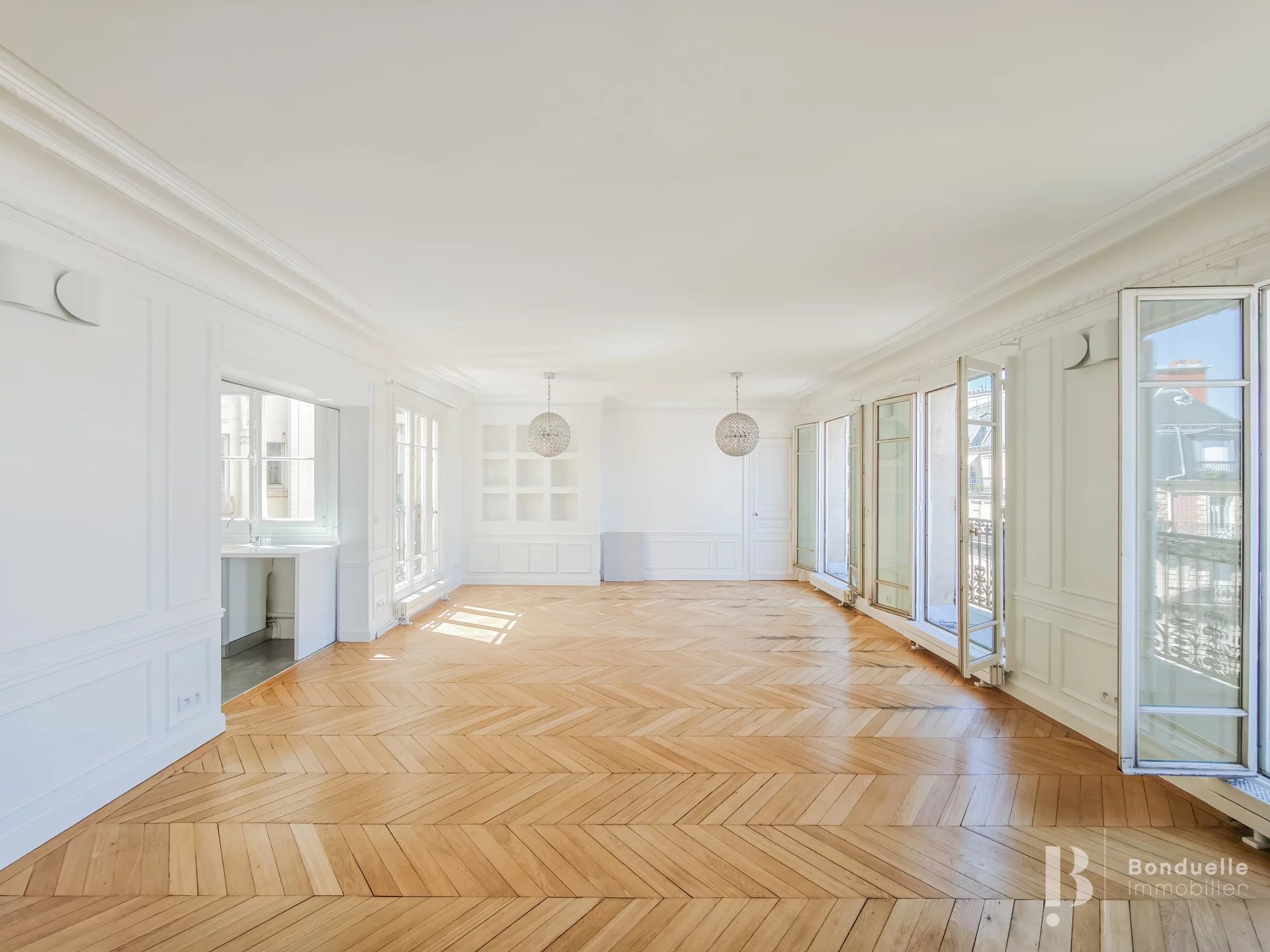 PARIS 1ᵉʳ - RUE ÉTIENNE MARCEL - À louer vide — Appartement 3 pièces de 116 m²  - 5ᵉ étage avec ascenseur