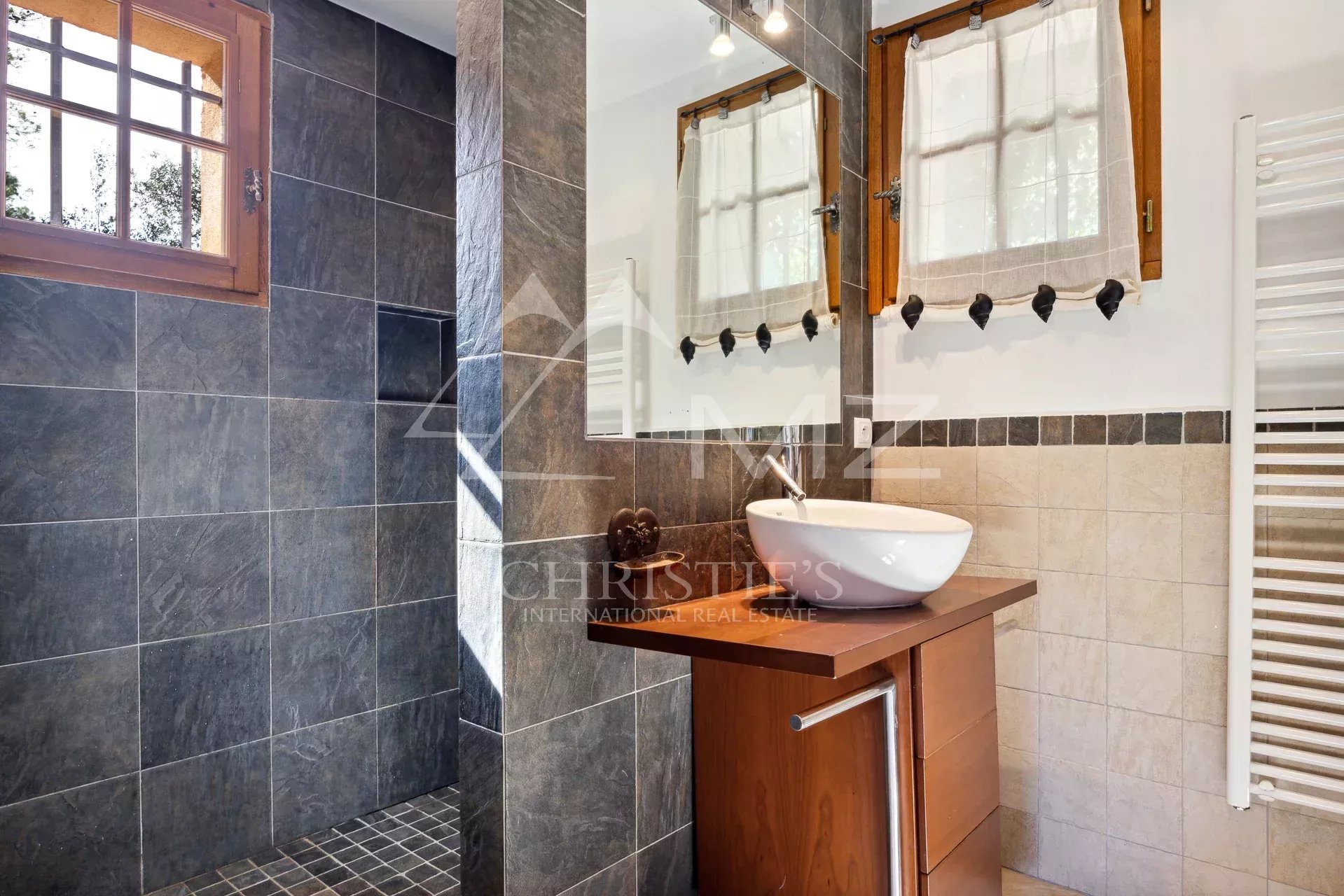 5 Bedroom Villa/Townhouse's Image 6