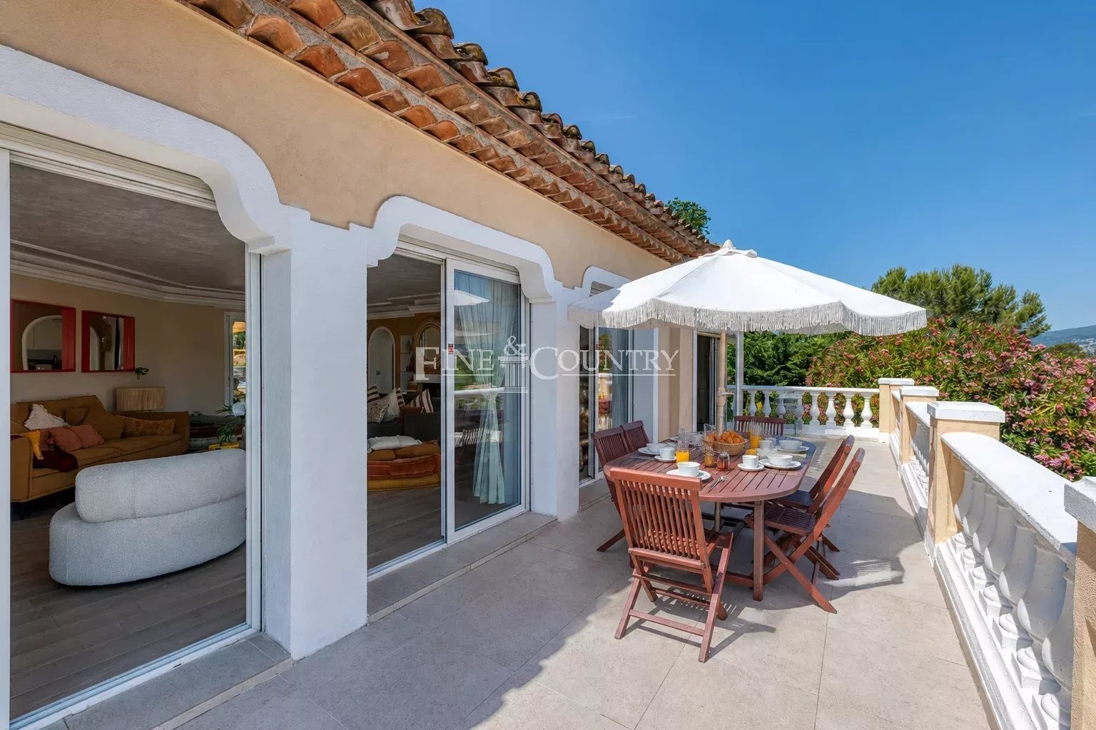 Photo of For sale  Villa in Valbonne - Panoramic view