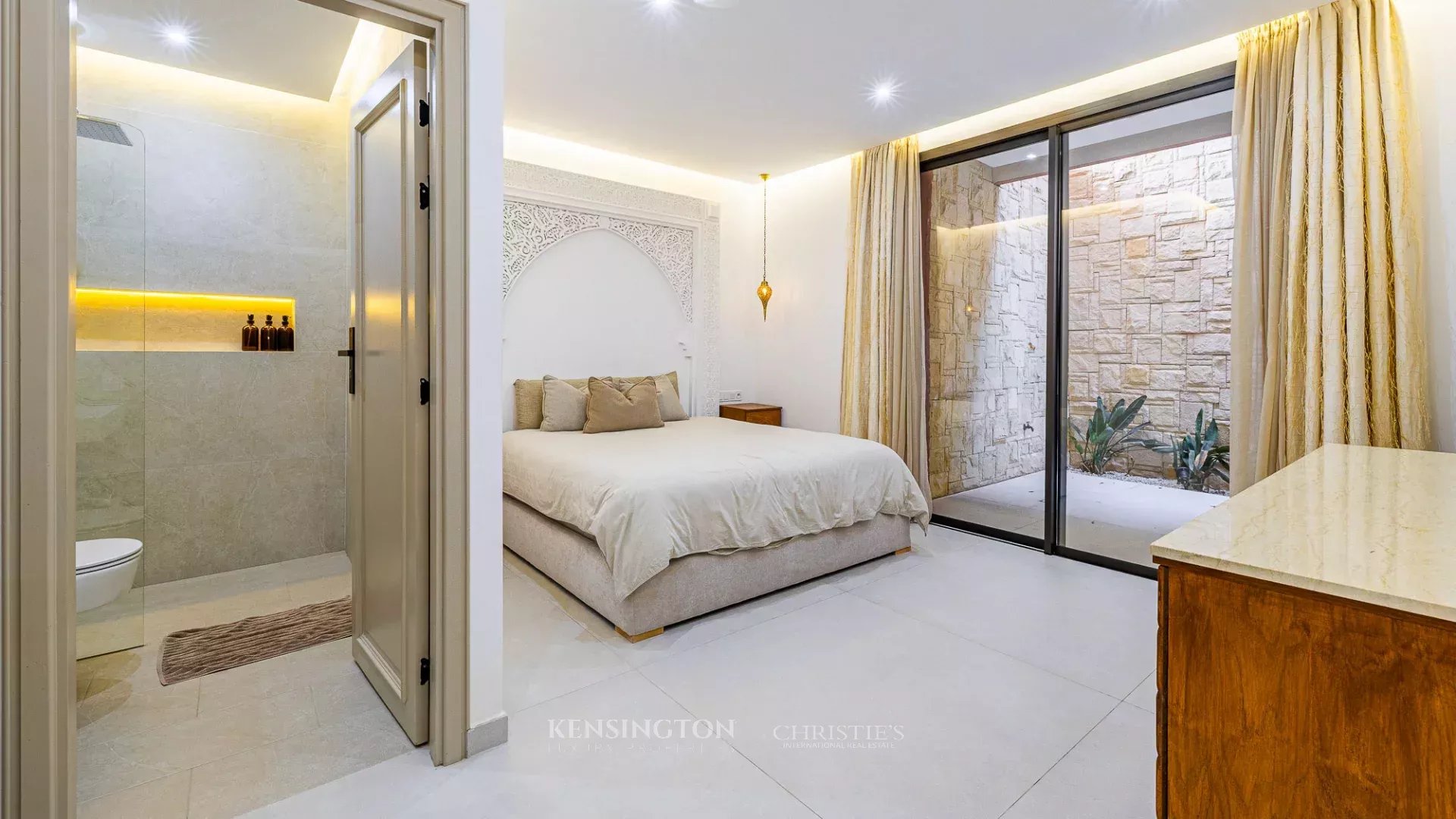 5 Bedroom Villa/Townhouse's Image 22