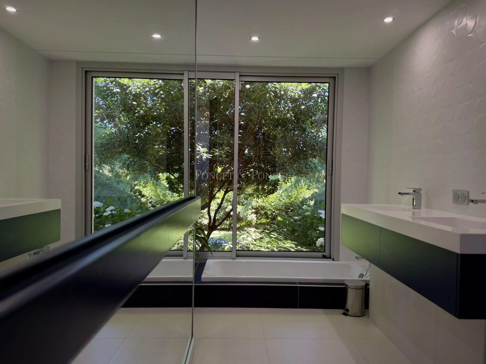 5 Bedroom Villa/Townhouse's Image 35