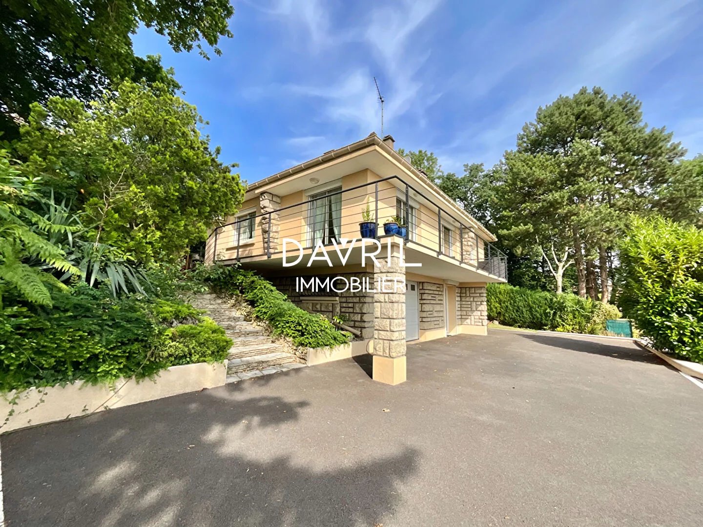 ****Sur les Hauteurs   de Jouy , Belle maison indiviudelle  avec VUE DEGAGEE ****