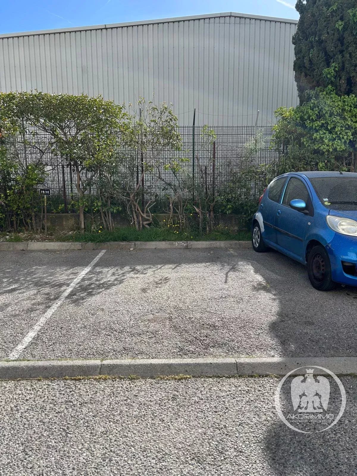 <span class='fw-semibold text-nowrap'>Garaje/Parking</span>  - Parking exterior  - <span class='text-nowrap'>10.08 m²</span> - <span class='text-nowrap'> <span class='fw-semibold'>28