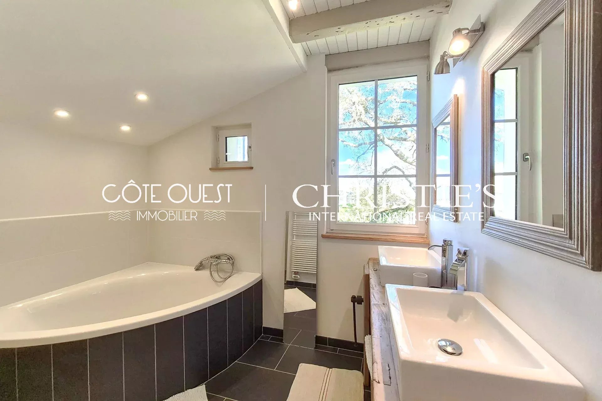 4 Bedroom Villa/Townhouse's Image 13