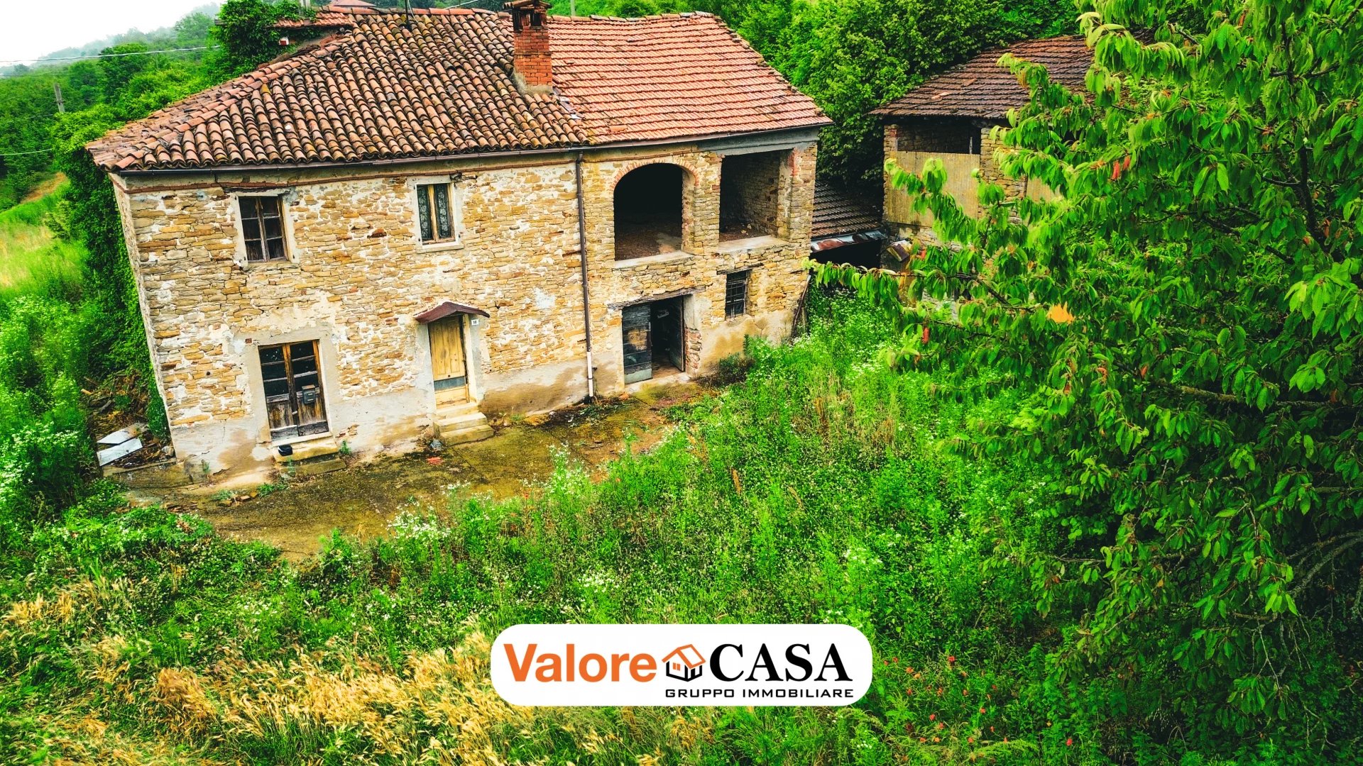 CASTINO, CASCINALE IN PIETRA INDIPENDENTE CON MAGAZZINO INDIPENDENTE