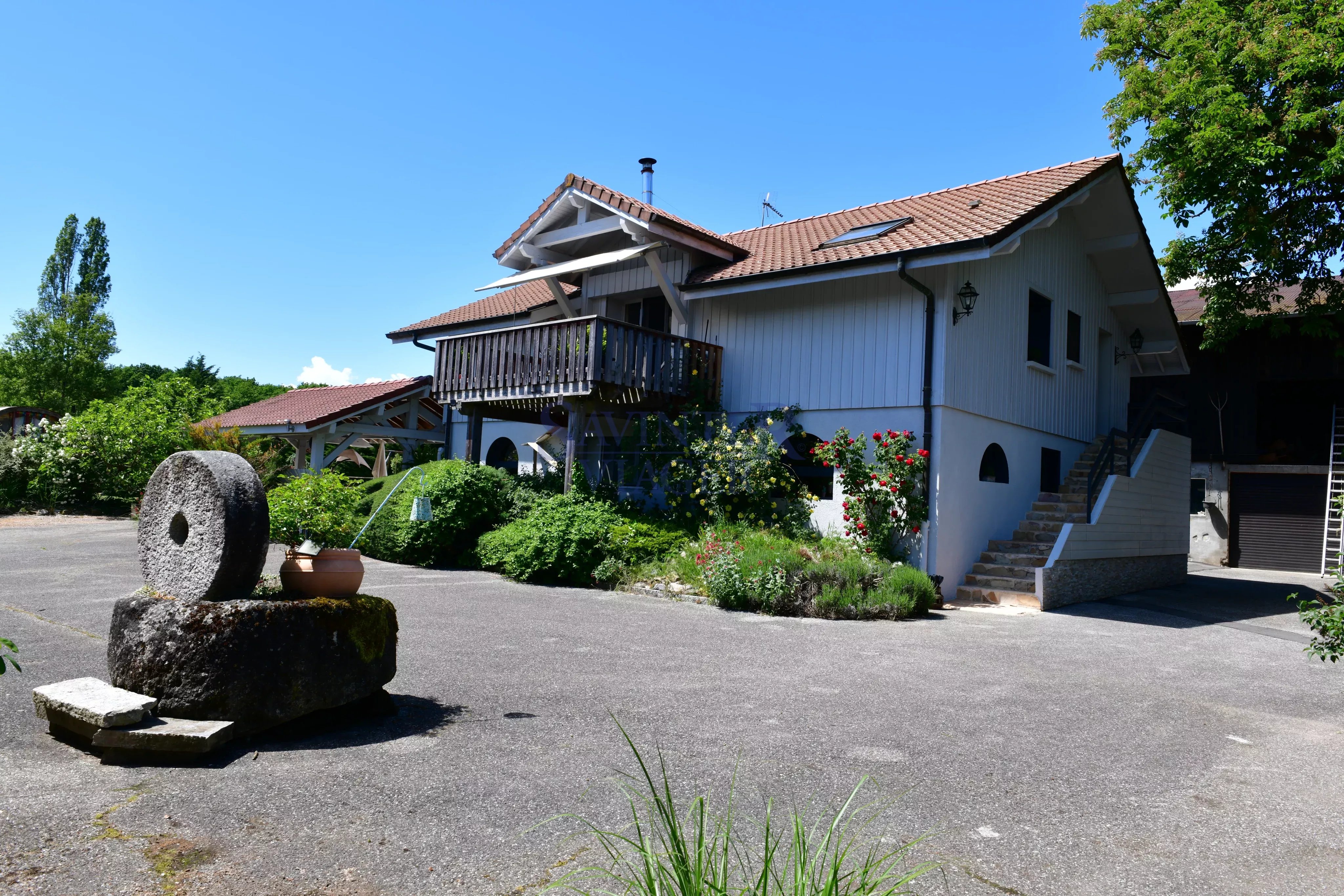 Demeure atypique avec installations équestres – Terrain de 16 832 m²