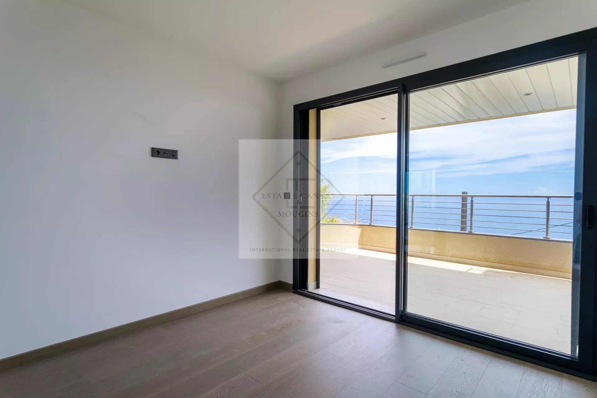 MAGNIFIQUE APPARTEMENT AVEC VUE MER PANORAMIQUE À ROQUEBRUNE-CAP-MARTIN — photo 8