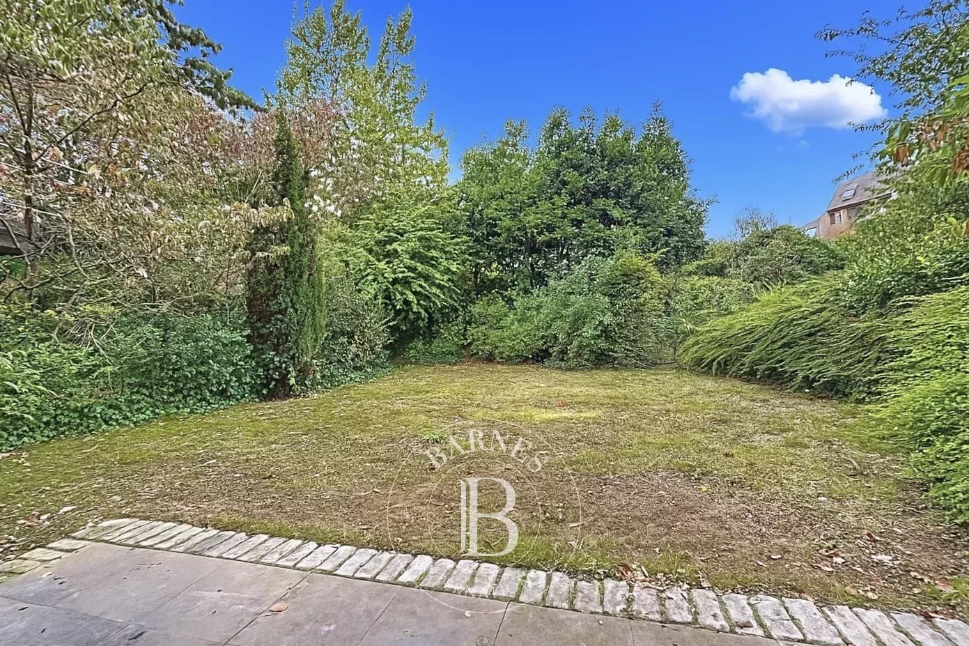Appartement 1 chambre avec beau jardin + box fermé