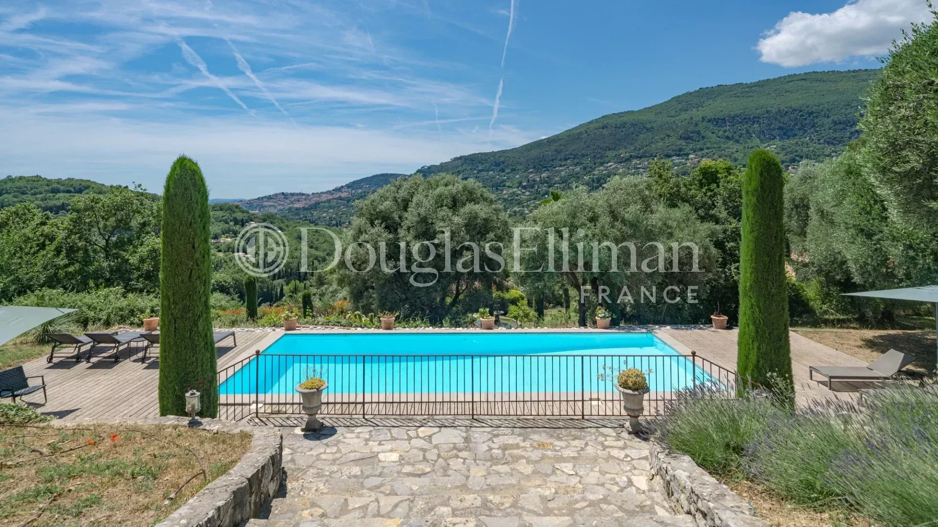 CHATEAUNEUF-DE-GRASSE – Charming Villa with wonderful sea and mountain views - Picture n°3