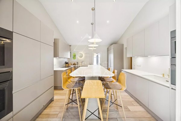 Refined Villa with 8 Suites and Extensive Leisure Facilities — photo 6