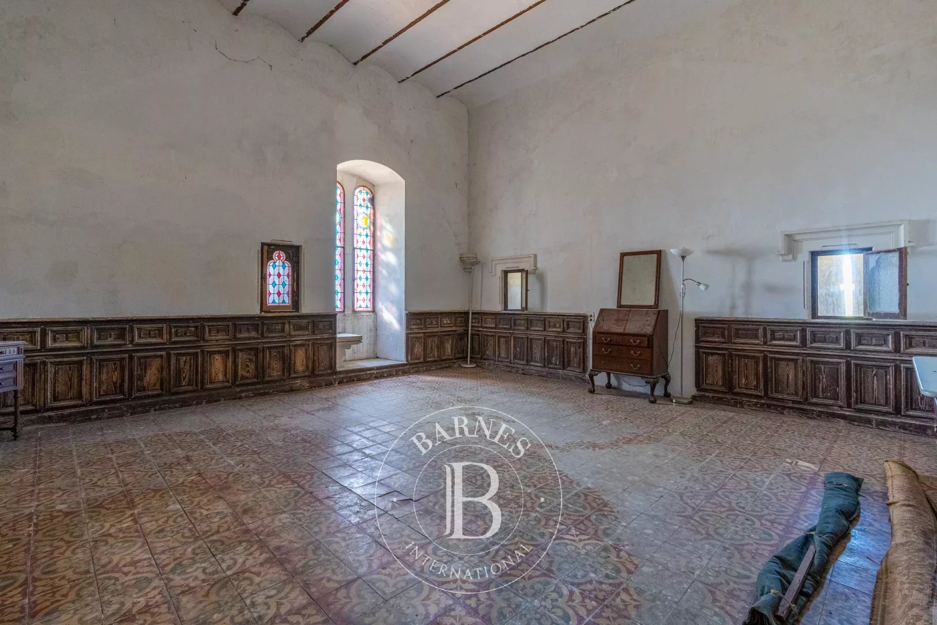 COUNTRY OF AIX EN PROVENCE - GATES DU LUBERON - CASTLE AND MAS 18th CENTURY - 6 ROOMS - ANNEXES - FOREST ESTATE 70 HA - PANORAMIC VIEW - picture 24