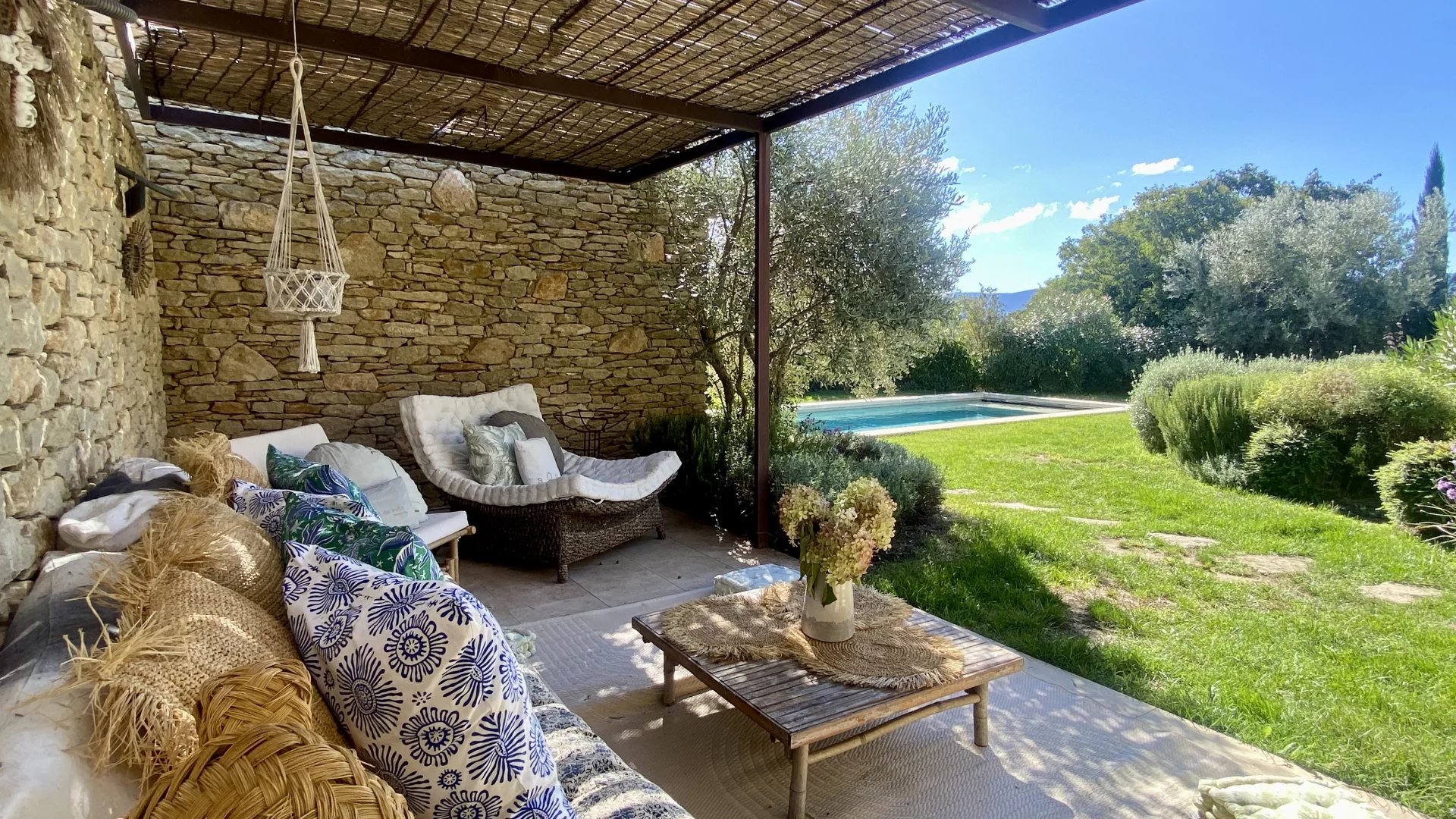 Property near the village of Cabrières D’Avignon