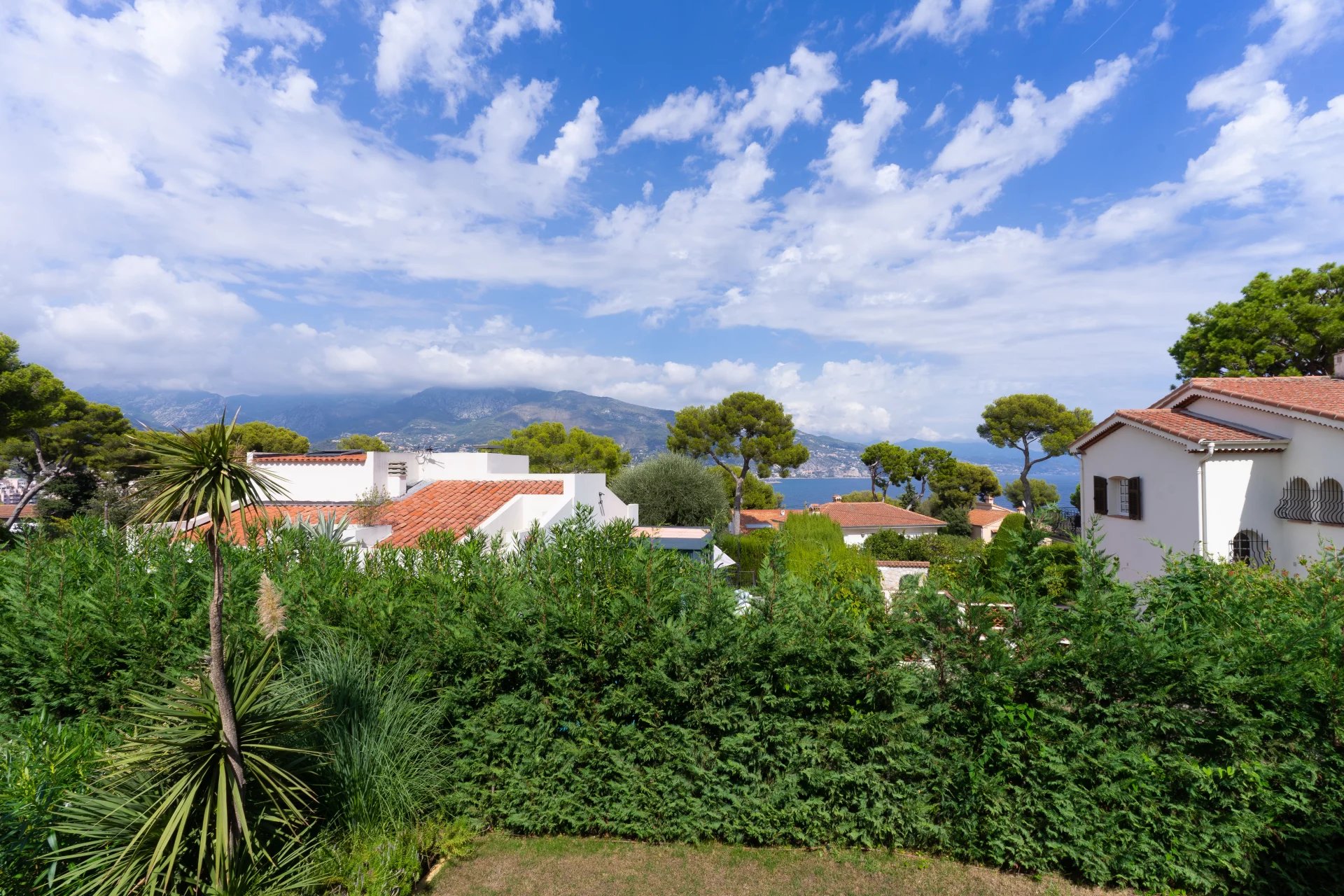 Roquebrune-Cap-Martin - Villa avec piscine et vue mer