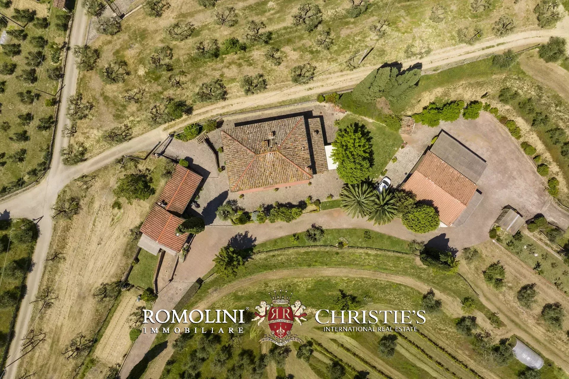 5 Bedroom Villa/Townhouse's Image 3