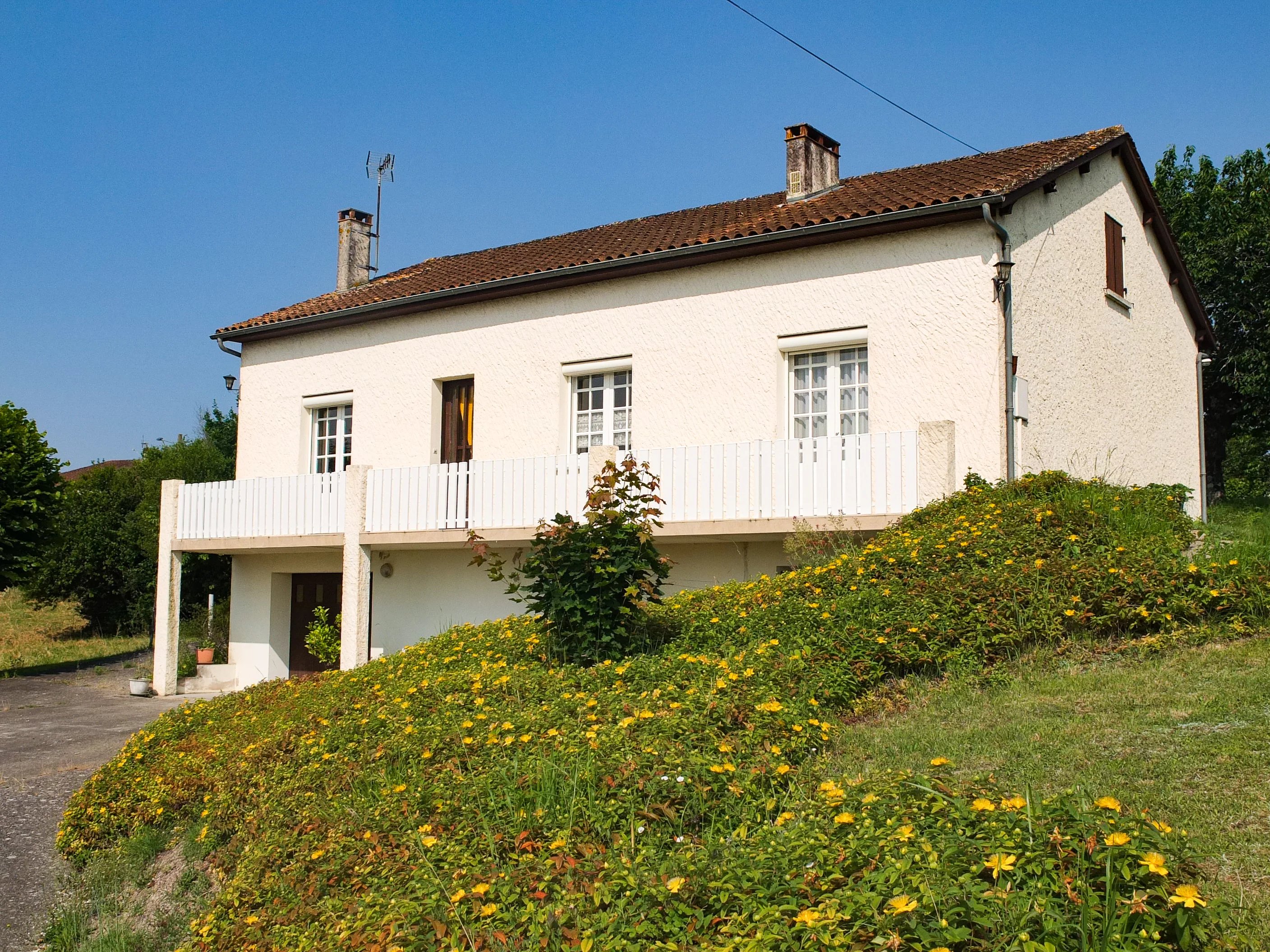 Well-Located Property Near Bastide Town