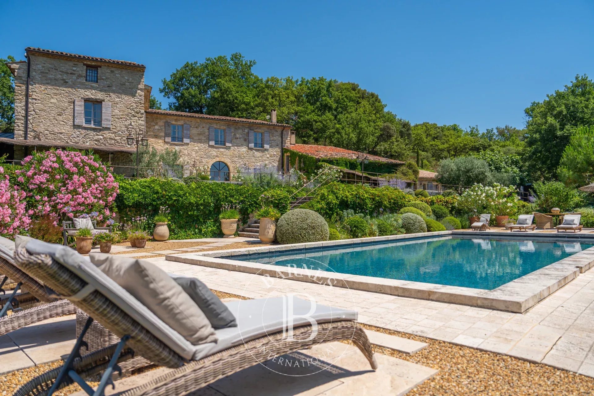PROVENCE - MONTFURON - PROPRIETE D'EXCEPTION 410 M2 - 6 CHAMBRES - PISCINE - PARC 104 HA - POSSIBILITE AGRANDISSEMENT - picture 7