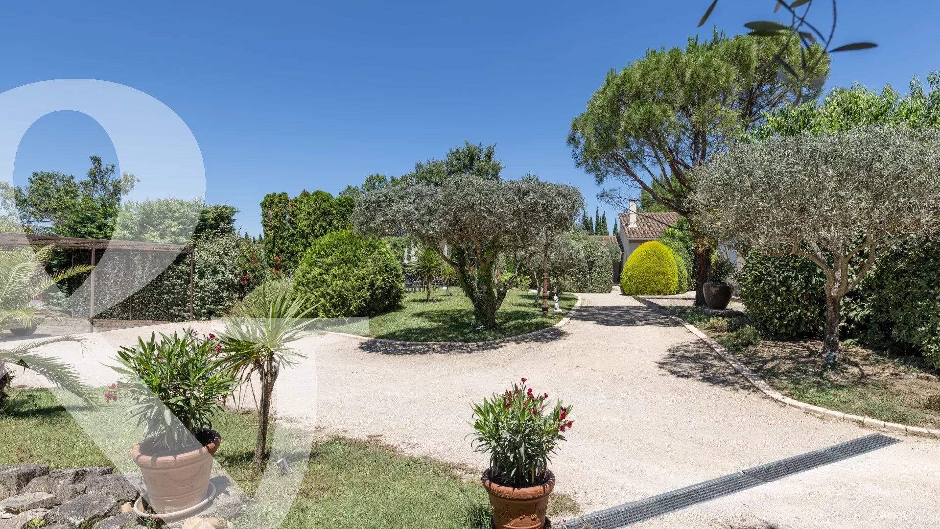 PROPRIETE AVEC 3 GITES