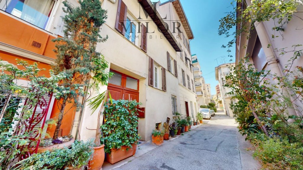 Apartment for sale in Nice — TOWNHOUSE – LIBÉRATION DISTRICT – QUIET LOCATION