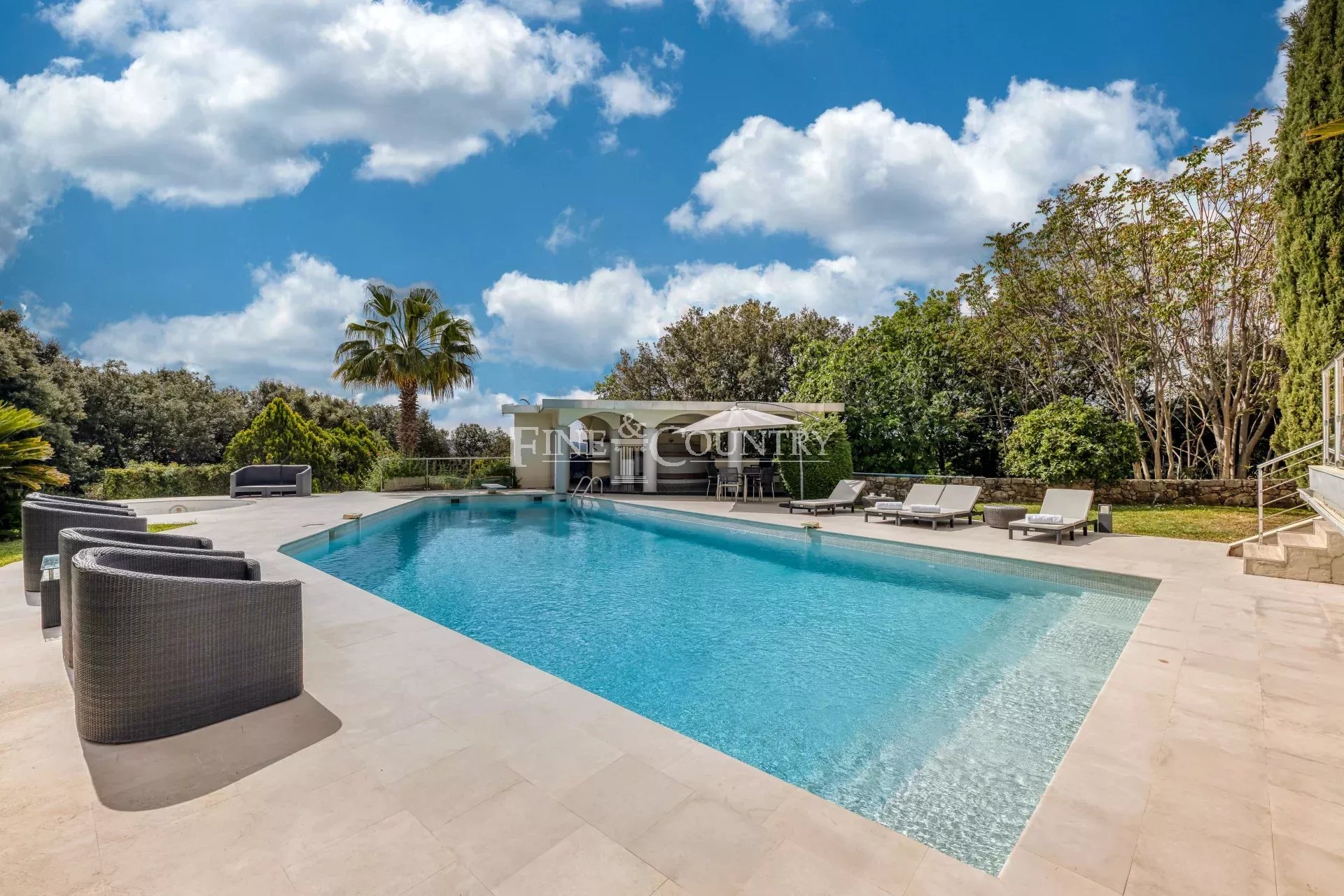 Photo of for sale property in Valbonne with tennis and hélipad