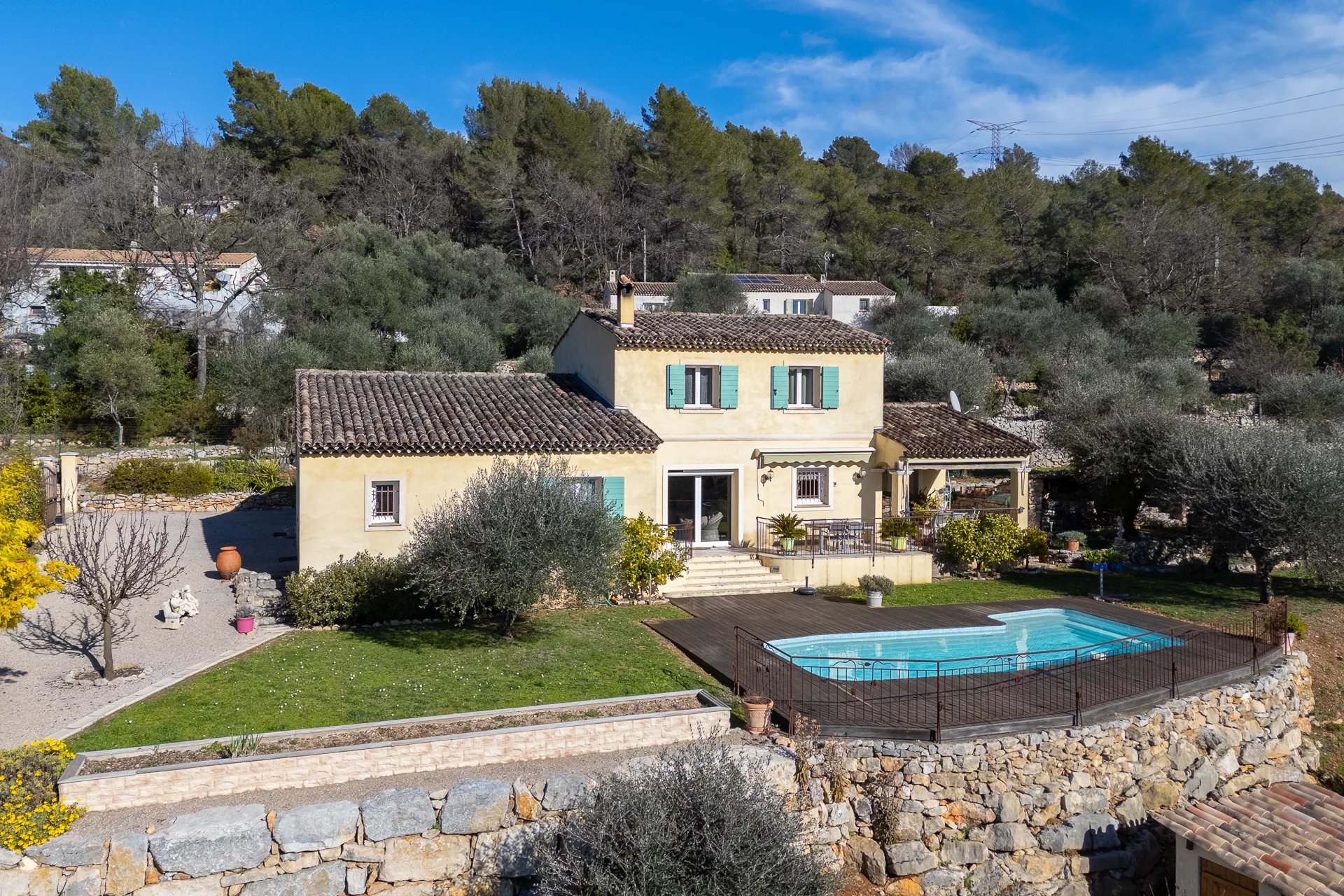 Propriété avec 4 chambres en lisière de forêt avec oliveraie