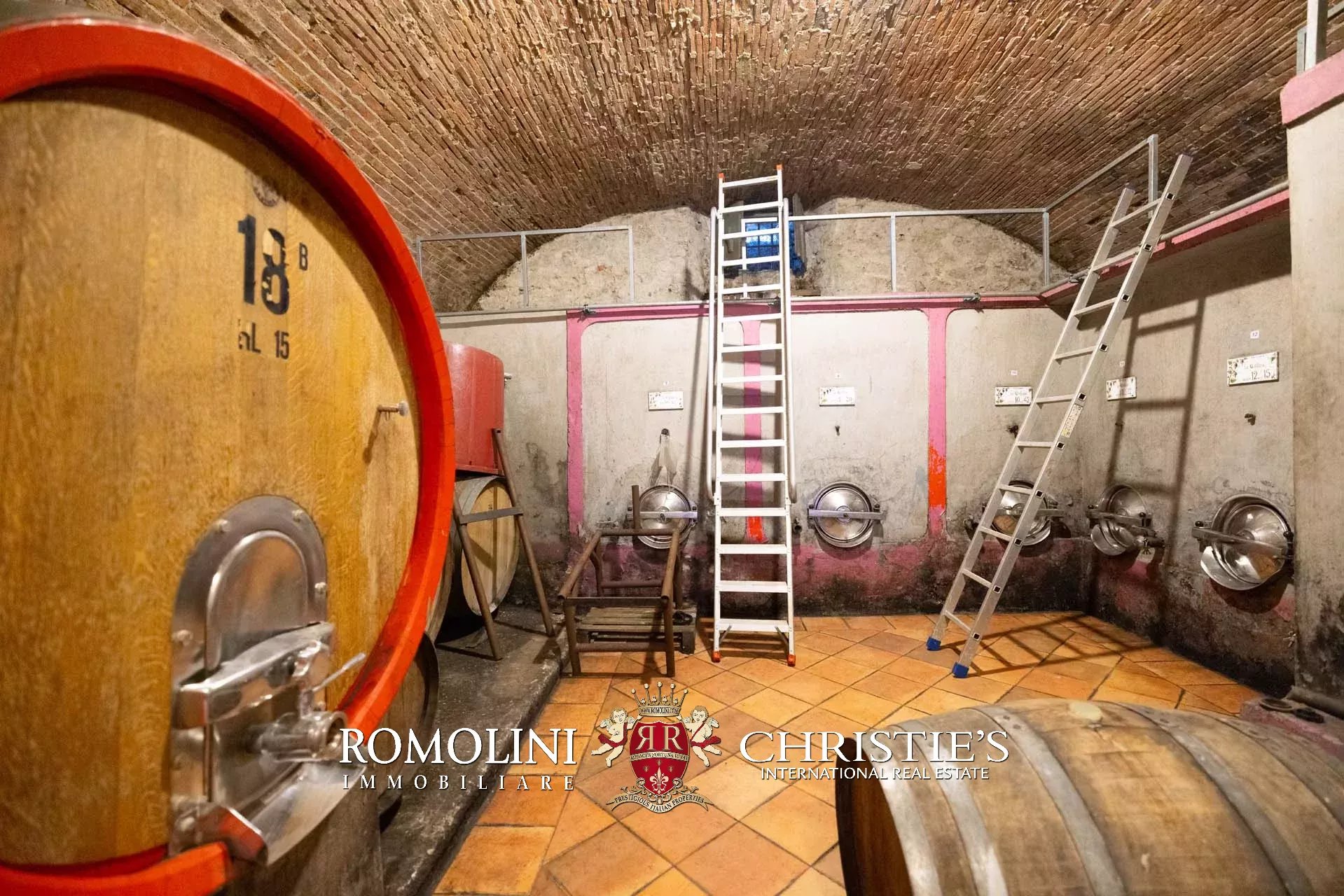 30 Bedroom Vineyard's Image 60