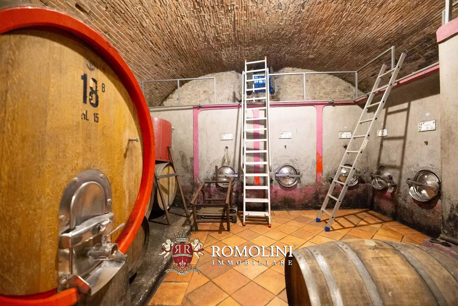 30 Bedroom Vineyard's Image 60