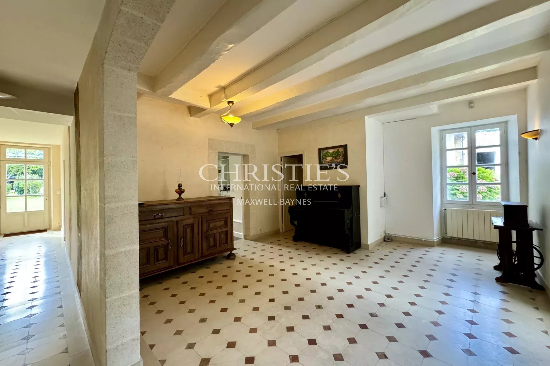 11 Bedroom Villa/Townhouse's Image 9
