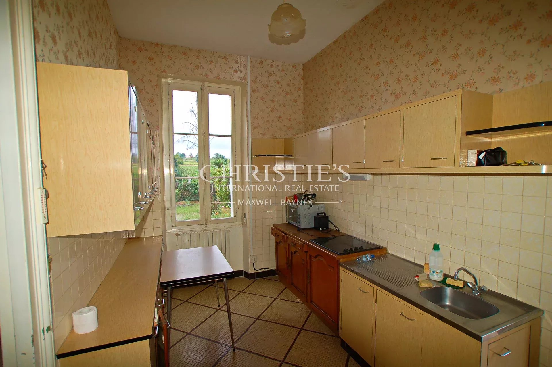 12 Bedroom Vineyard's Image 10