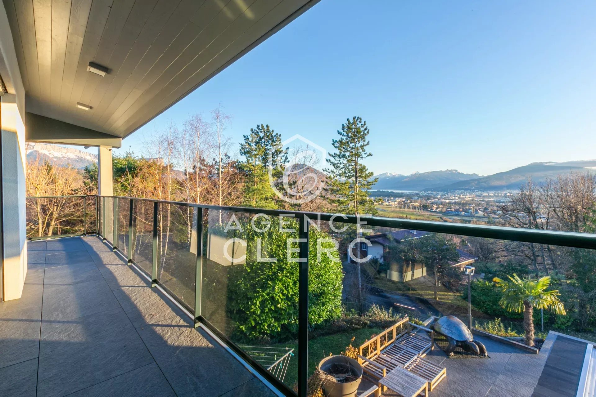 5 Bedroom Villa/Townhouse's Image 3