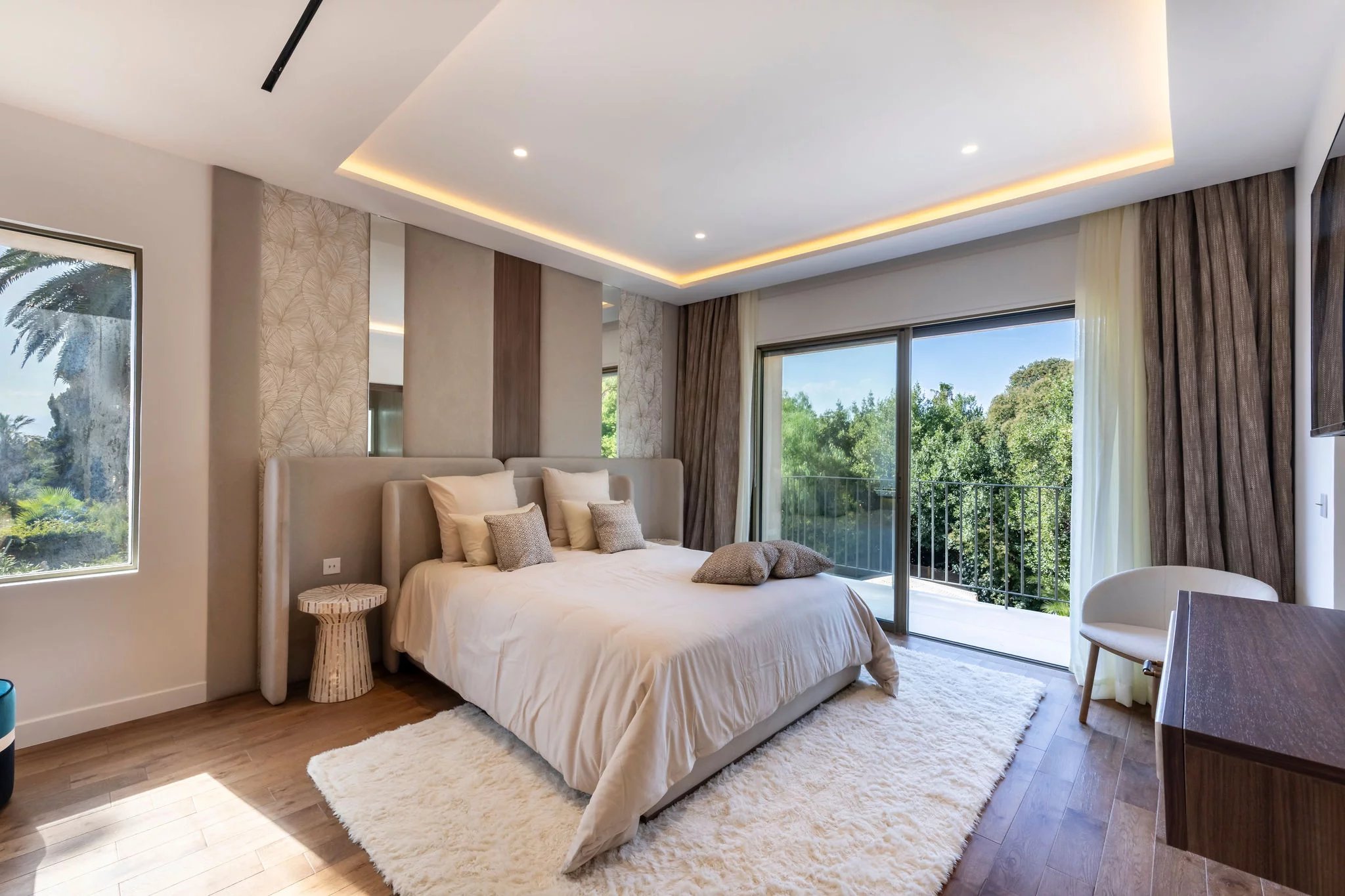  Image of Villa - 5 Bedrooms for Sale in Alpes-Maritimes-Cannes-France, Image 6