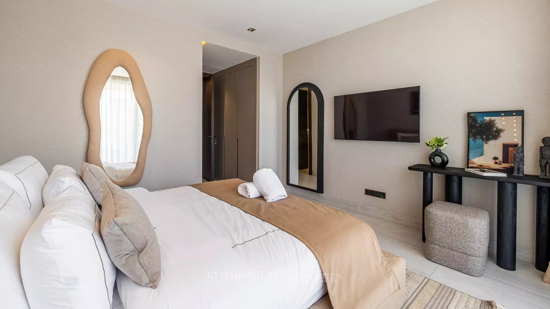 5 Bedroom Villa/Townhouse's Image 28