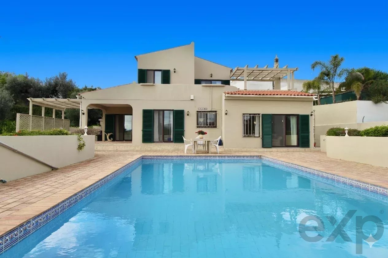 3-Bedroom Villa with Swimming Pool in Pechão - The Ideal Retreat in the Algarve 86833117 image 1