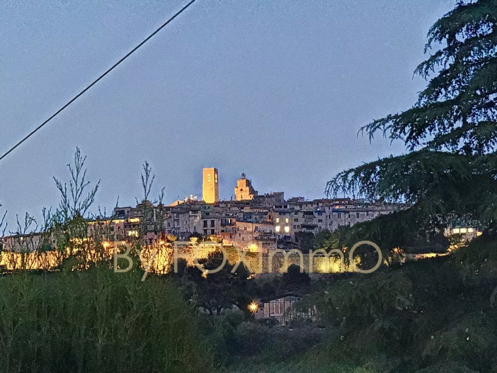 Villa for sale in Saint-paul-de-vence — Villa with character, panoramic view of Saint-Paul-de-Vence - 370 m², swimming pool, land 2000m2, quiet area