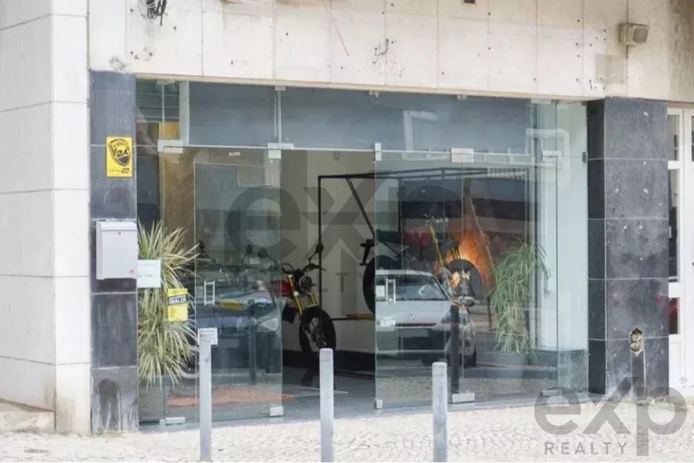 Large store in central location 85506677 image 2