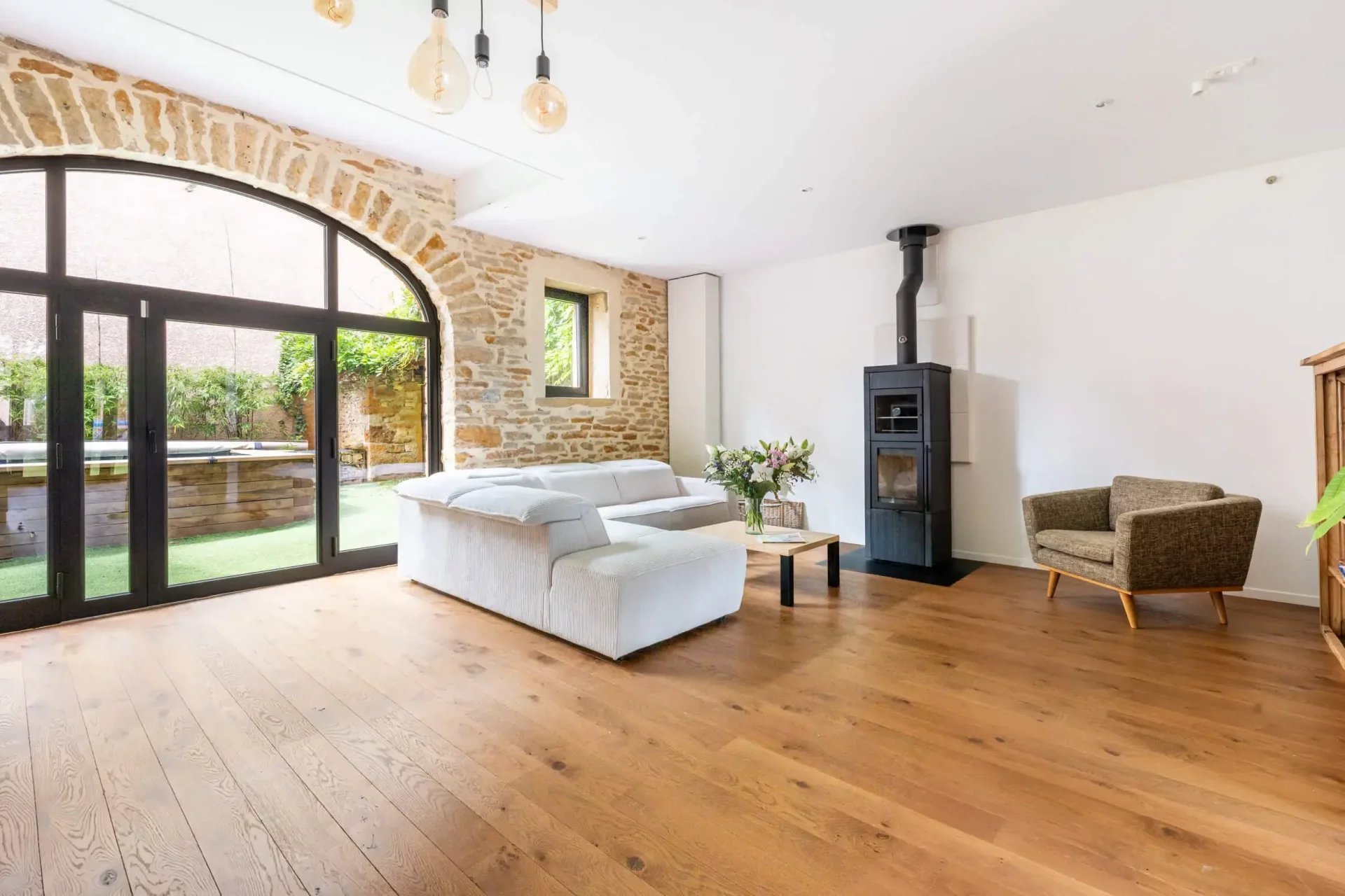 Maison d'environ 255 m² dans un hameau de Châtillon 69380