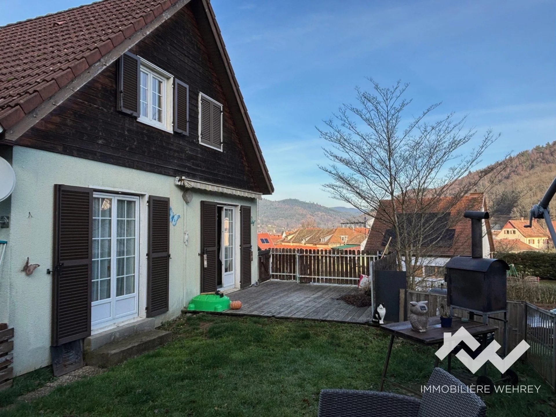Maison avec jardin et vue dégagée