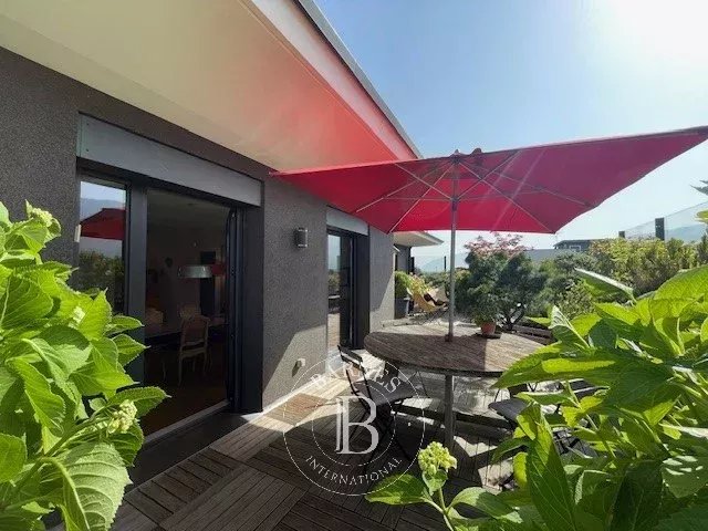 BARNES Pays de Gex – SAINT-GENIS-POUILLY – DUPLEX D'EXCEPTION – 210 M²  -VUE MONTAGNES