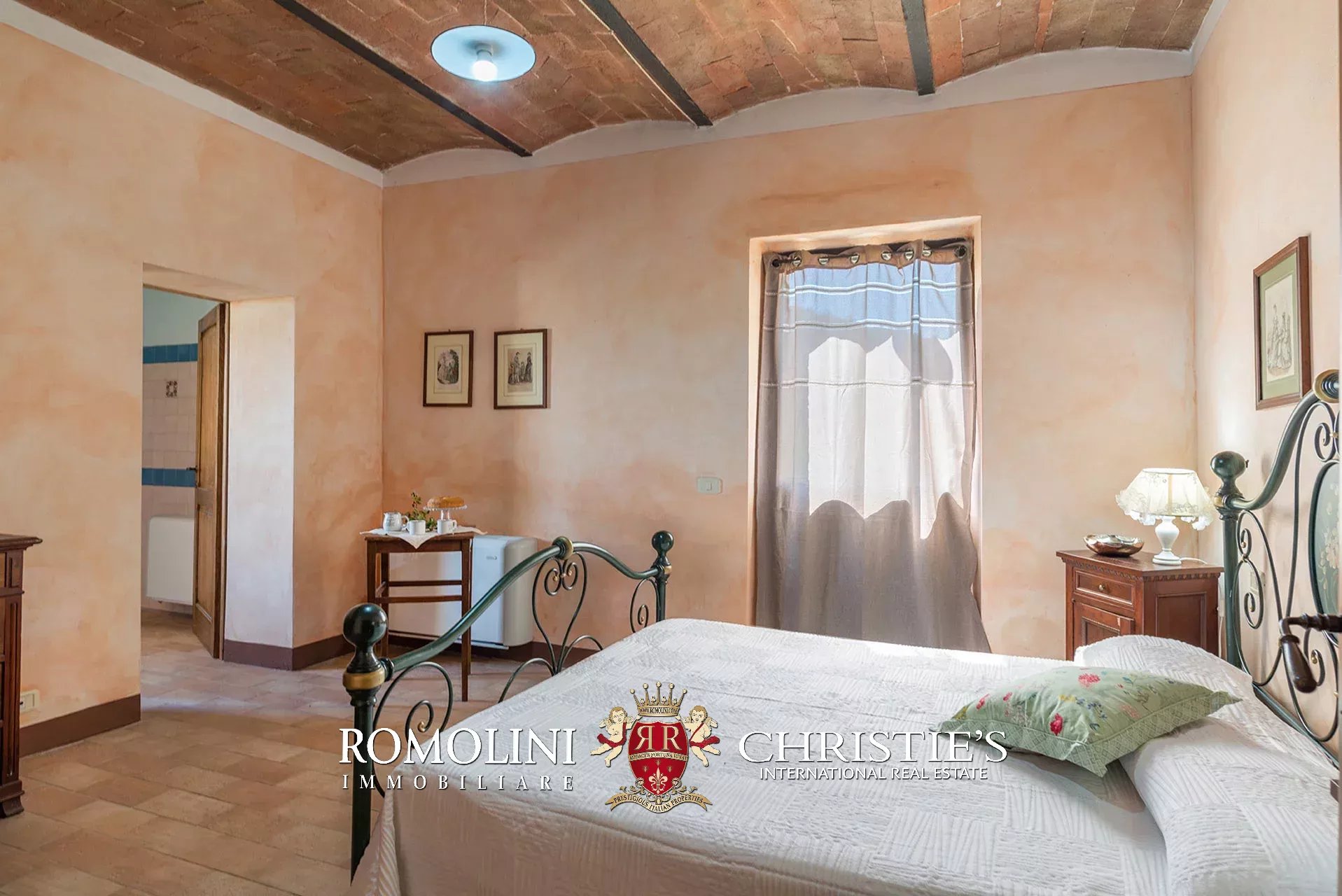 10 Bedroom Villa/Townhouse's Image 32