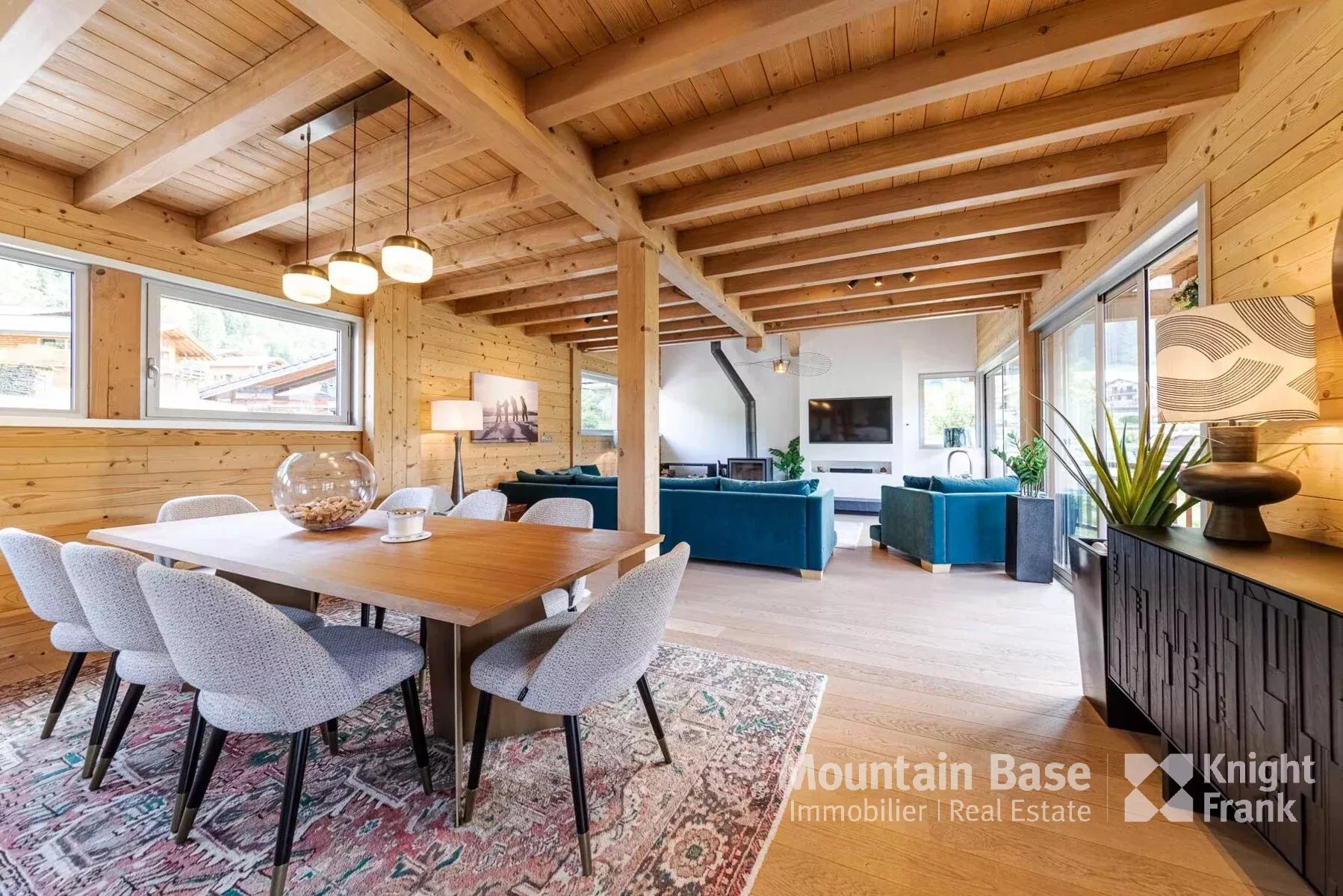 Photo of Stylish 5 bedroom chalet in central Morzine