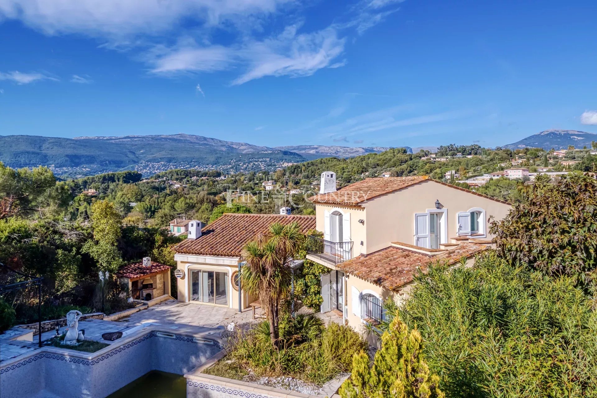 Photo of For sale  Villa in Valbonne - Panoramic view